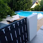 Villa-stern לינה וארוחת בוקר